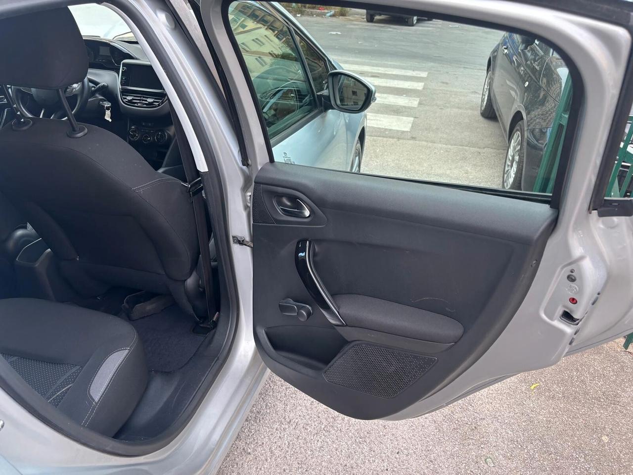 Peugeot 208 1.2 VTi 82 CV 5 porte Allure
