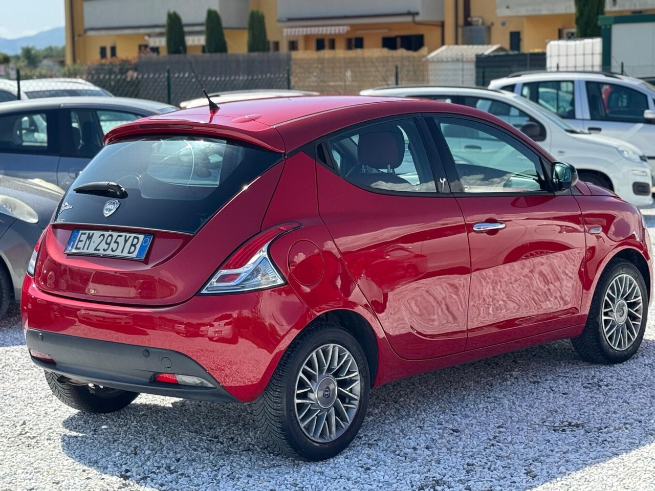 Lancia Ypsilon 1.2 69 CV Ok-Neopatentati