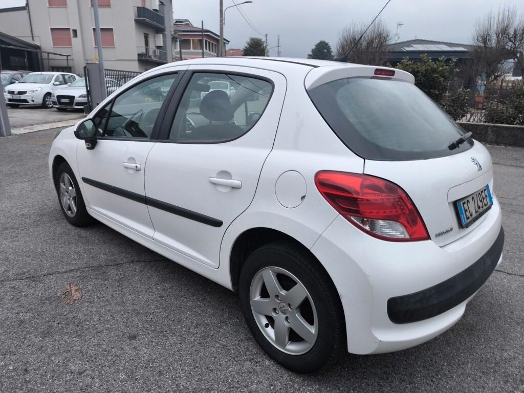 PEUGEOT 207 1,4 BENZINA- OK NEOPATENTATI
