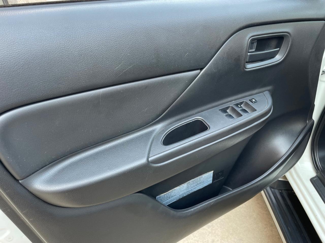 Mitsubishi L200 2.3 D Club Cab 4x4 Easy Select Invite Connect