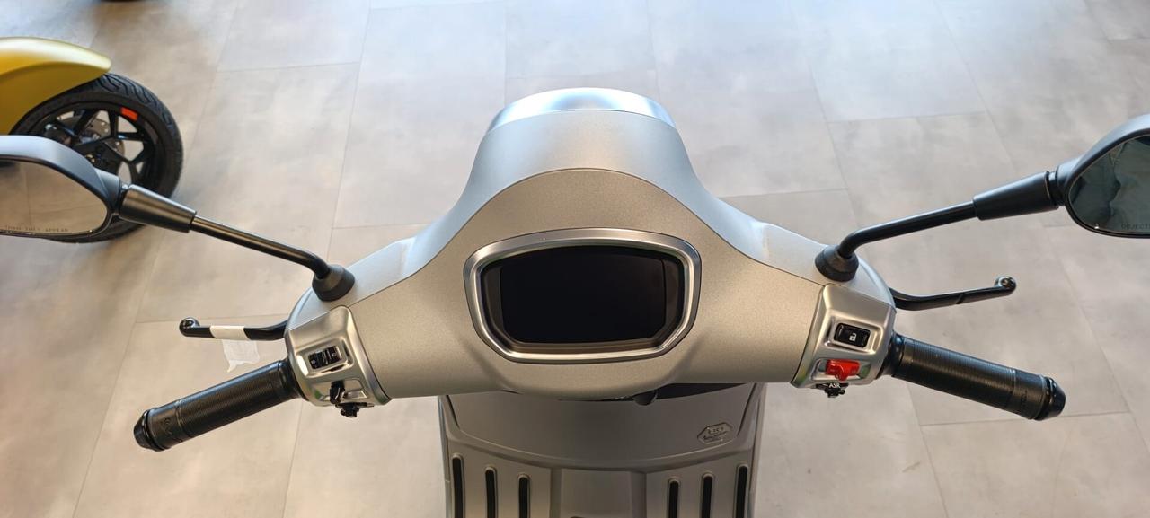 Vespa 310 GTS hpe Edizione Ottantesimo 80 TH