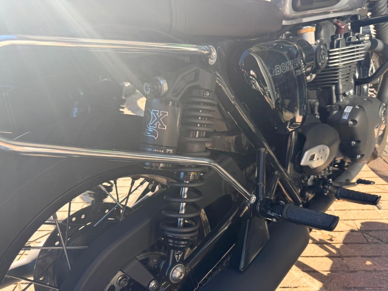 Triumph Bonneville T120 BLACK