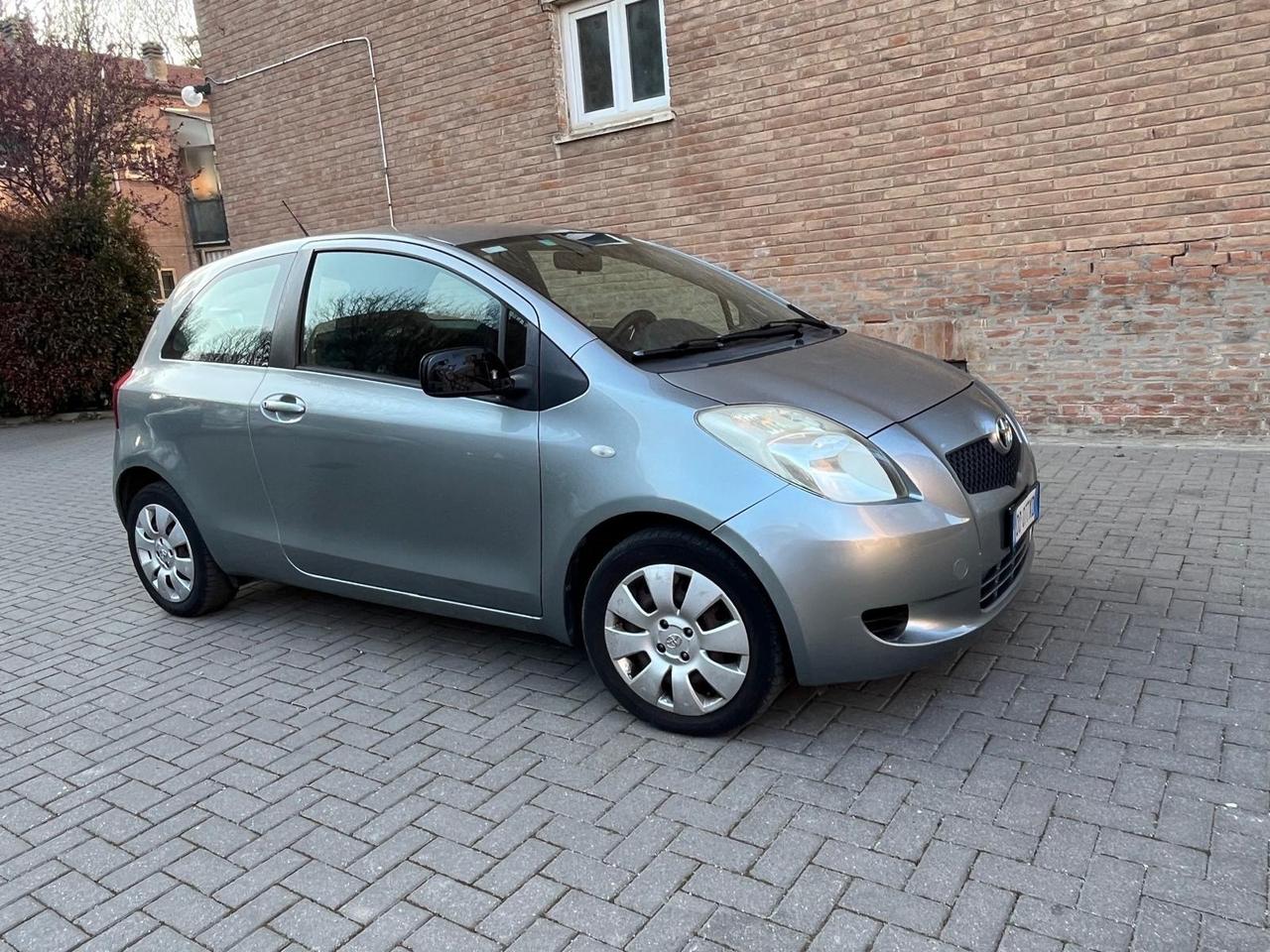 Toyota Yaris 1.0 3 porte