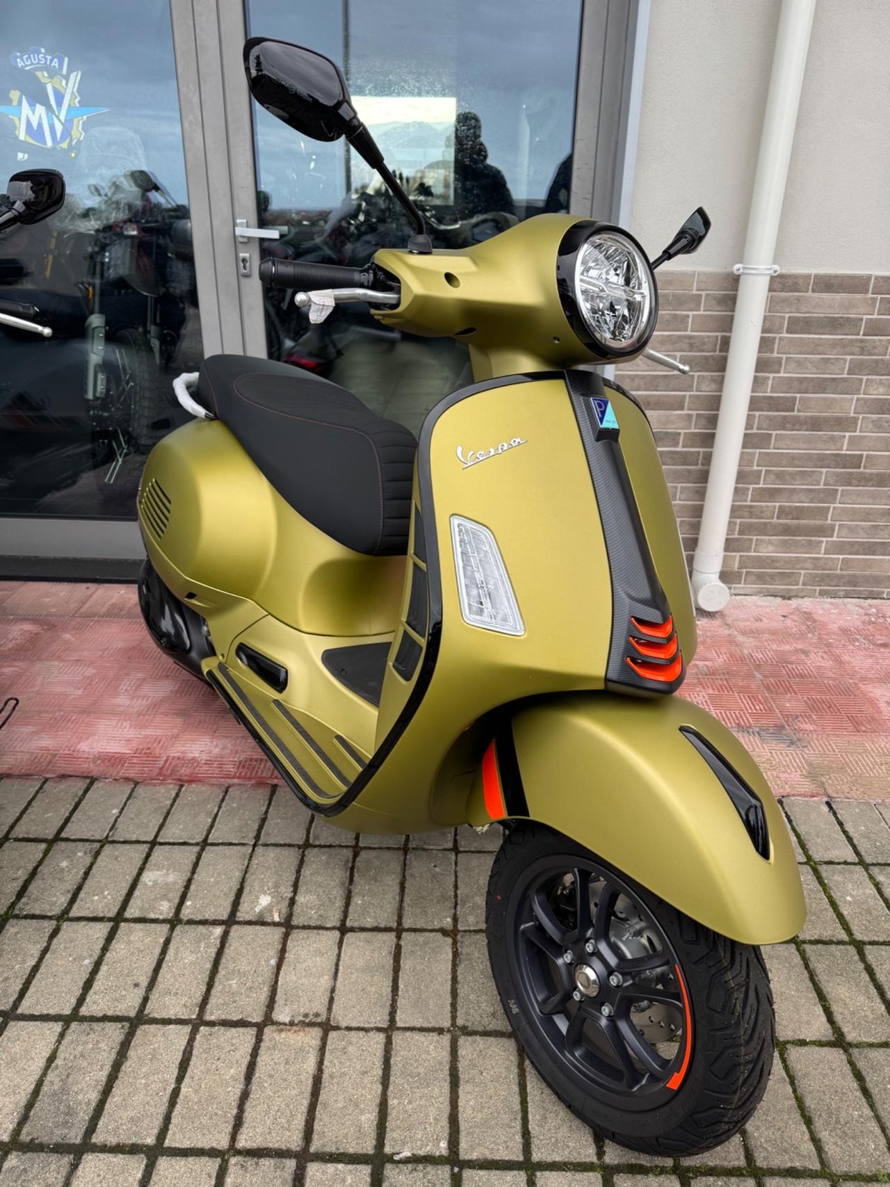 Piaggio Vespa 310 GTS hpe Super Sport