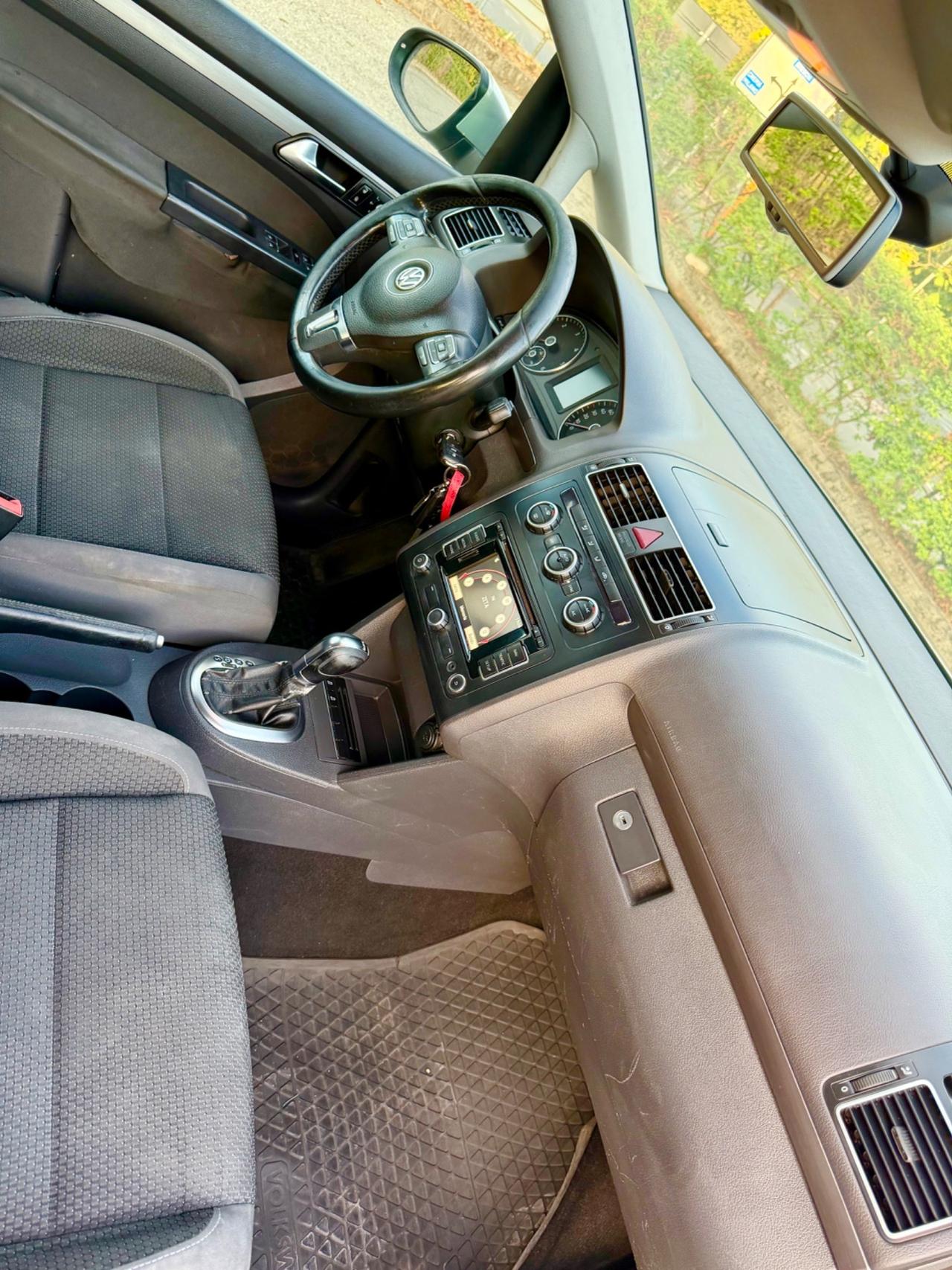 Volkswagen Touran 1.6 TDI DSG Comfortline