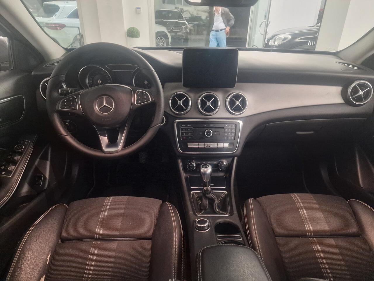 Mercedes-benz GLA 180 d Premium