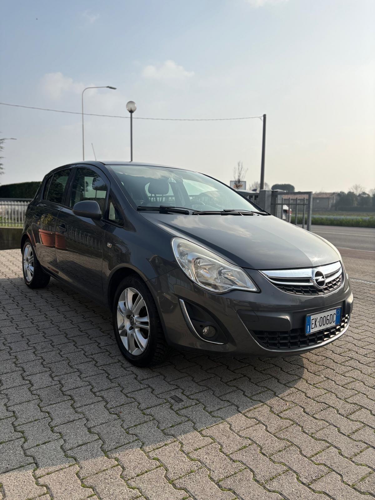 Opel Corsa 1.2 5 porte Cosmo
