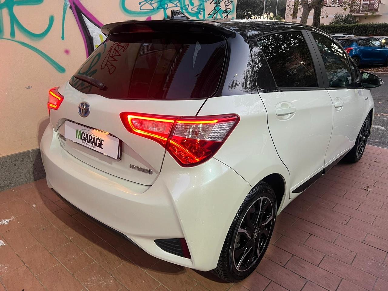 Toyota Yaris 1.5 Hybrid Style / Y20 BITONE