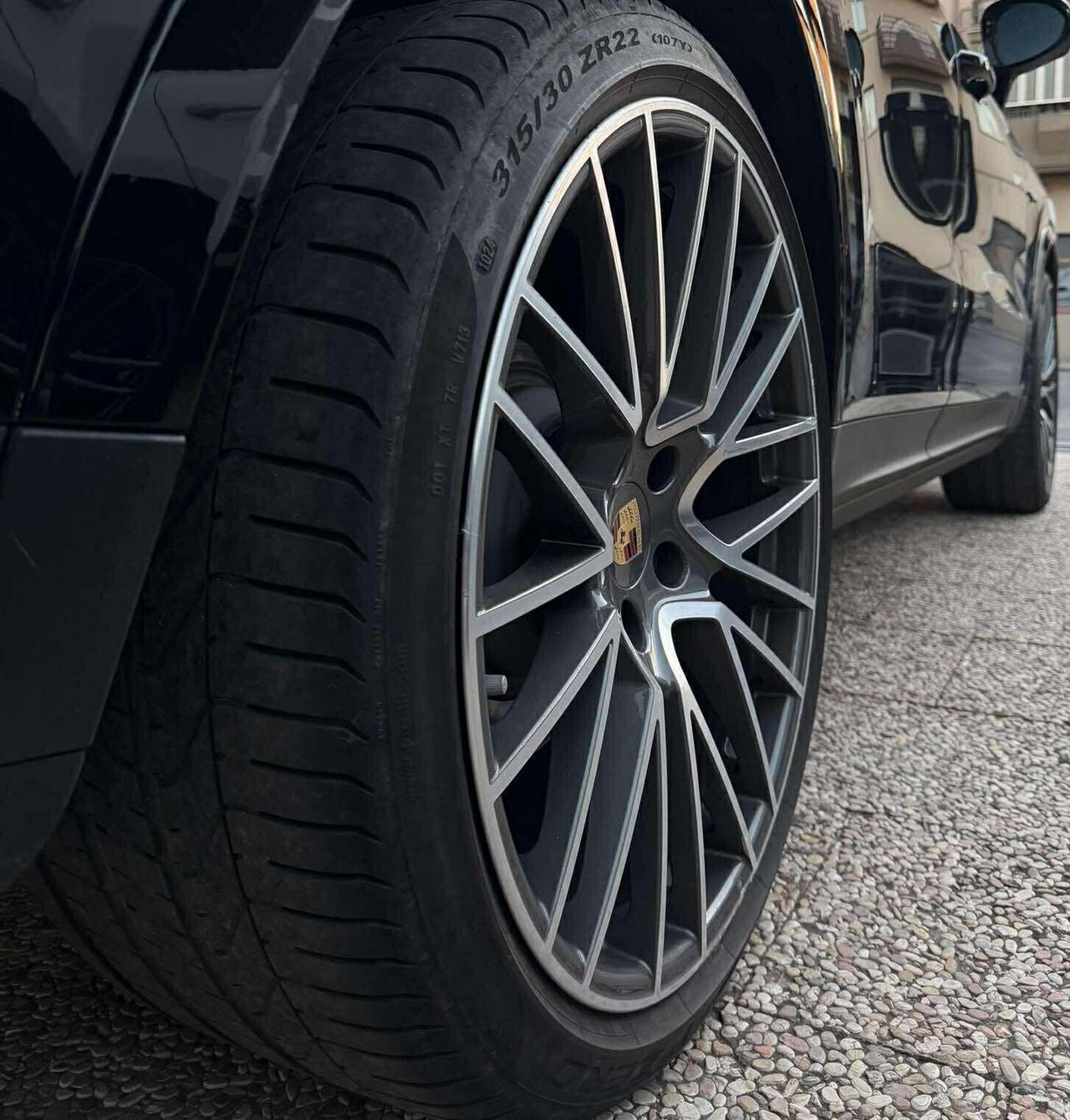 Porsche Cayenne Coupé 3.0 V6 E-Hybrid Platinum Edition