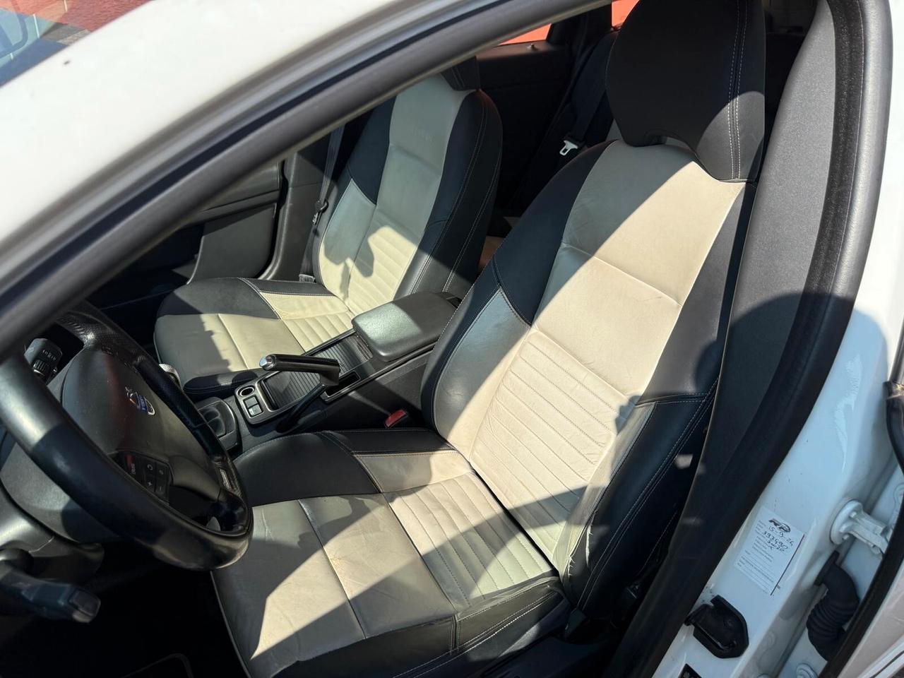 Volvo V50 D2 R-design NEOPATENTATI