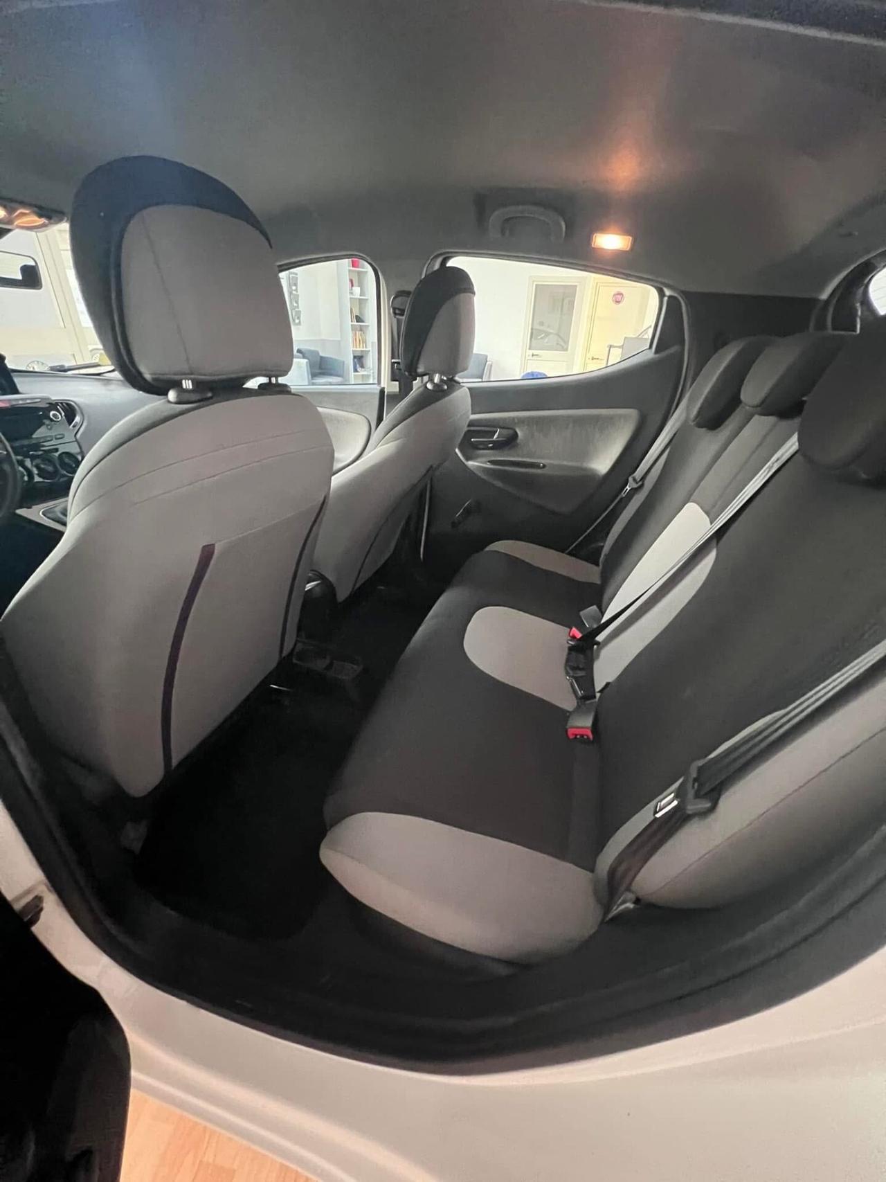 Lancia Ypsilon 1.2 69 CV 5 porte GPL Ecochic Silver