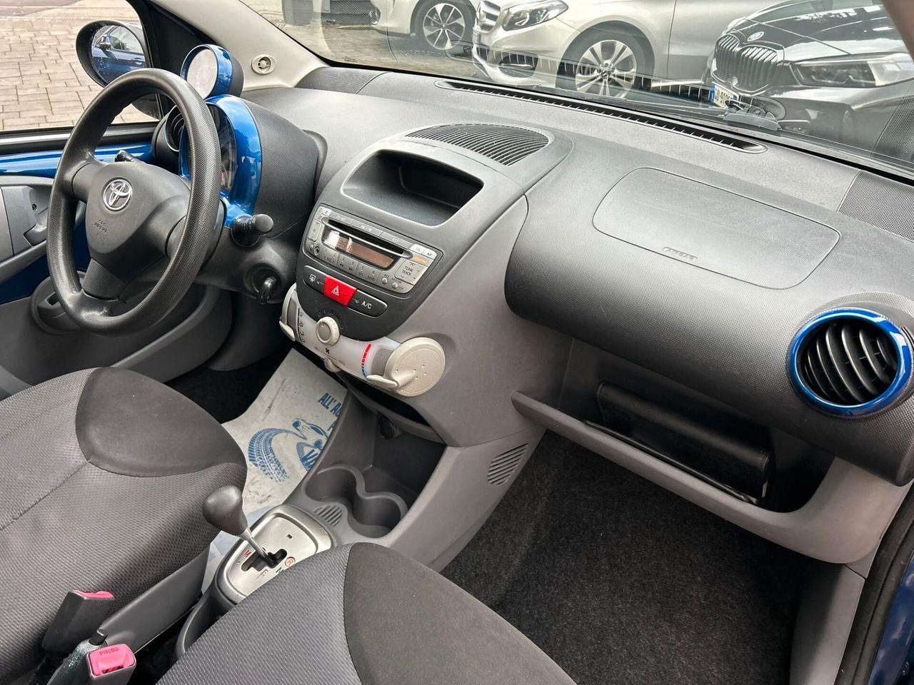 Toyota Aygo 1.0 12V VVT-i 5 porte Sol CAMBIO NUOVO