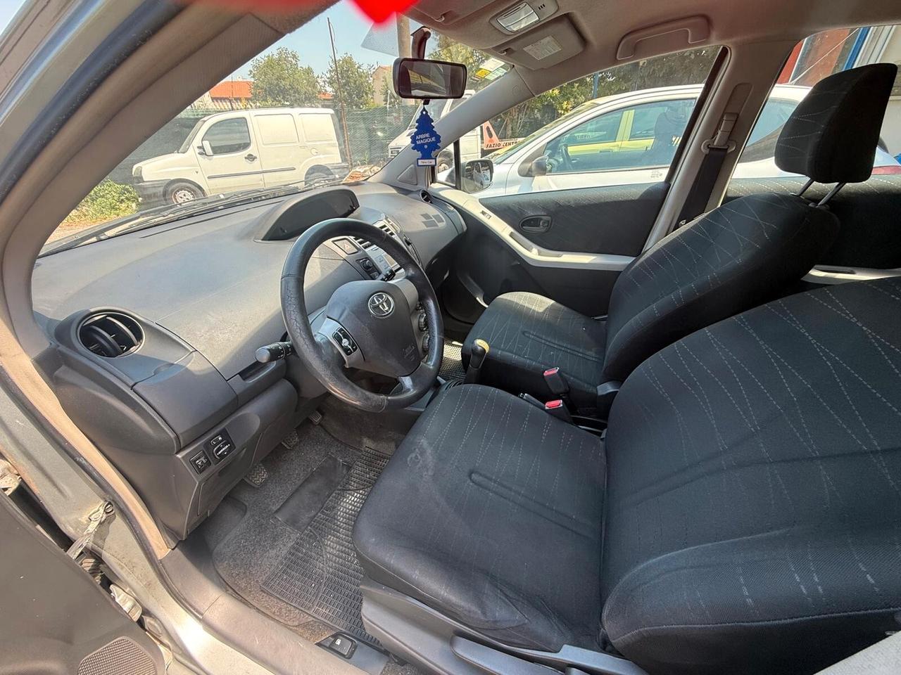 Toyota Yaris II 5p 1.0 Sol - 120.333 km - Neopatentati