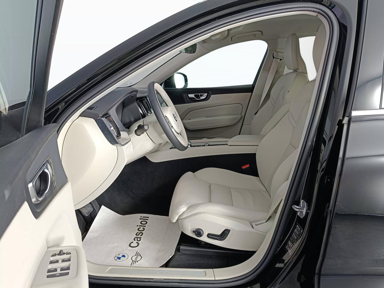 VOLVO XC60 II 2022 - XC60 2.0 b4 Inscription awd auto
