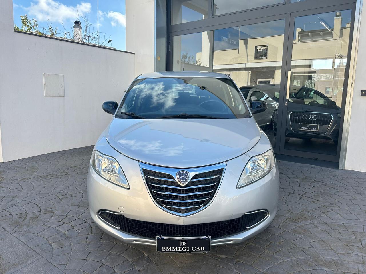 Lancia Ypsilon 1.2 51 Kw 5P - 2011