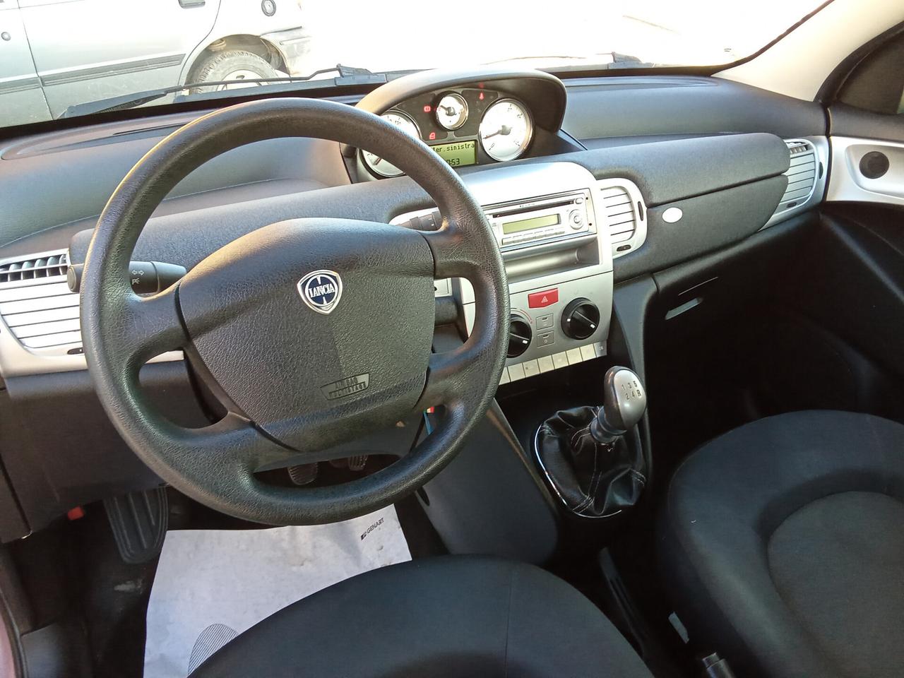 Lancia Ypsilon 1.2 69 CV Unyca