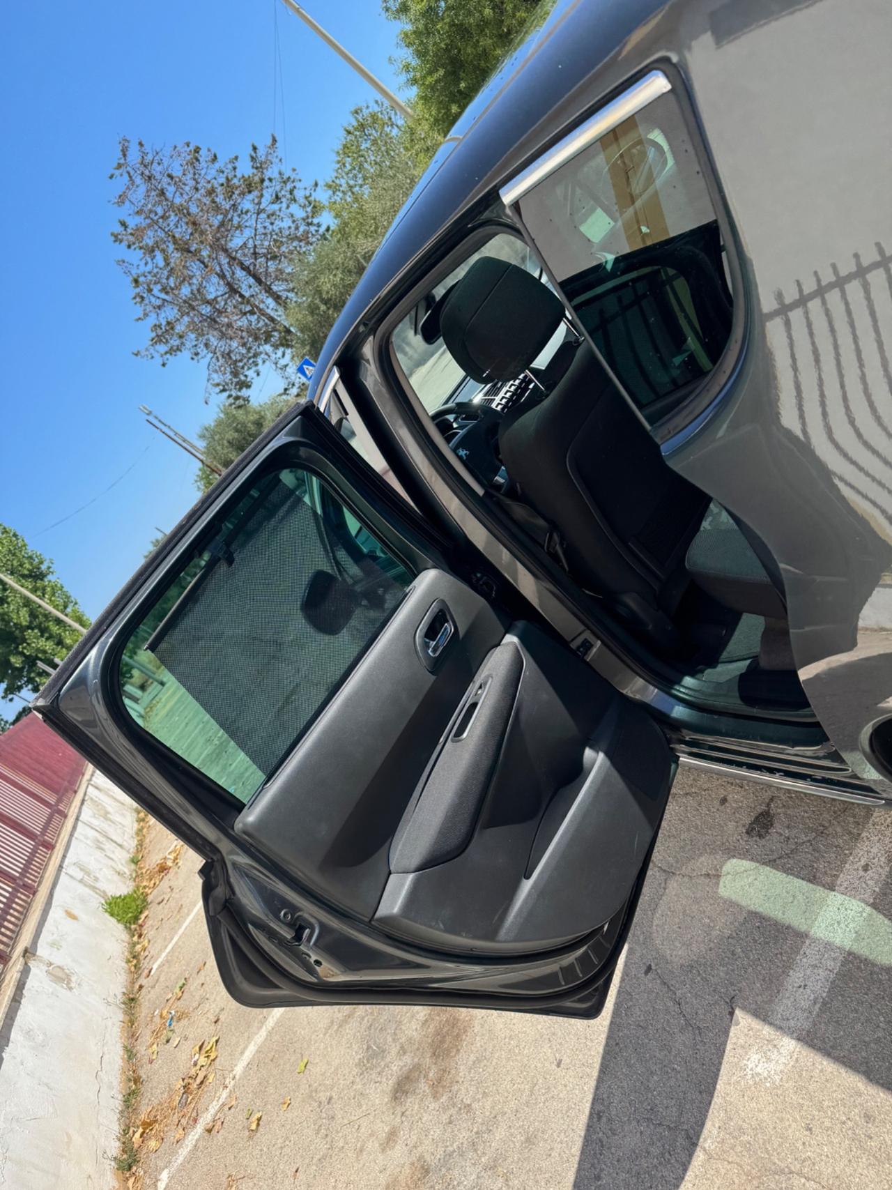 Peugeot 3008 2.0 HDi 150CV Business