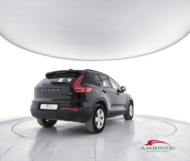 VOLVO XC40 T3 Momentum Core
