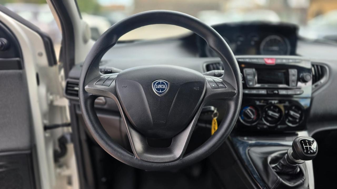 Lancia Ypsilon 1.0 FireFly 5 porte S&S Hybrid Ecochic Silver