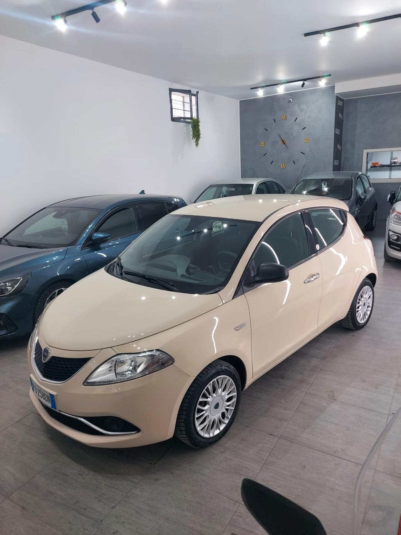 Lancia Ypsilon 1.2 69 CV 5 porte GPL Ecochic Silver