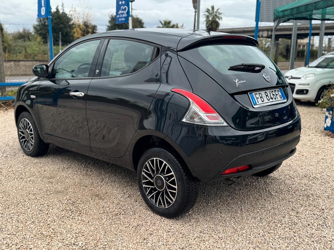 Lancia Ypsilon 0.9 TwinAir 85 CV 5 porte Metano Ecochic Gold 11/2015 1 prop. nord italia km certificati