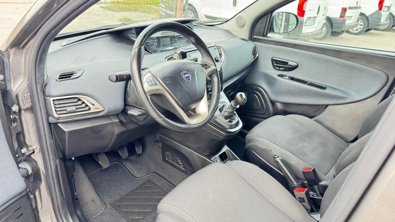 Lancia Ypsilon 1.0 FireFly 5 porte S&S Hybrid Ecochic Gold