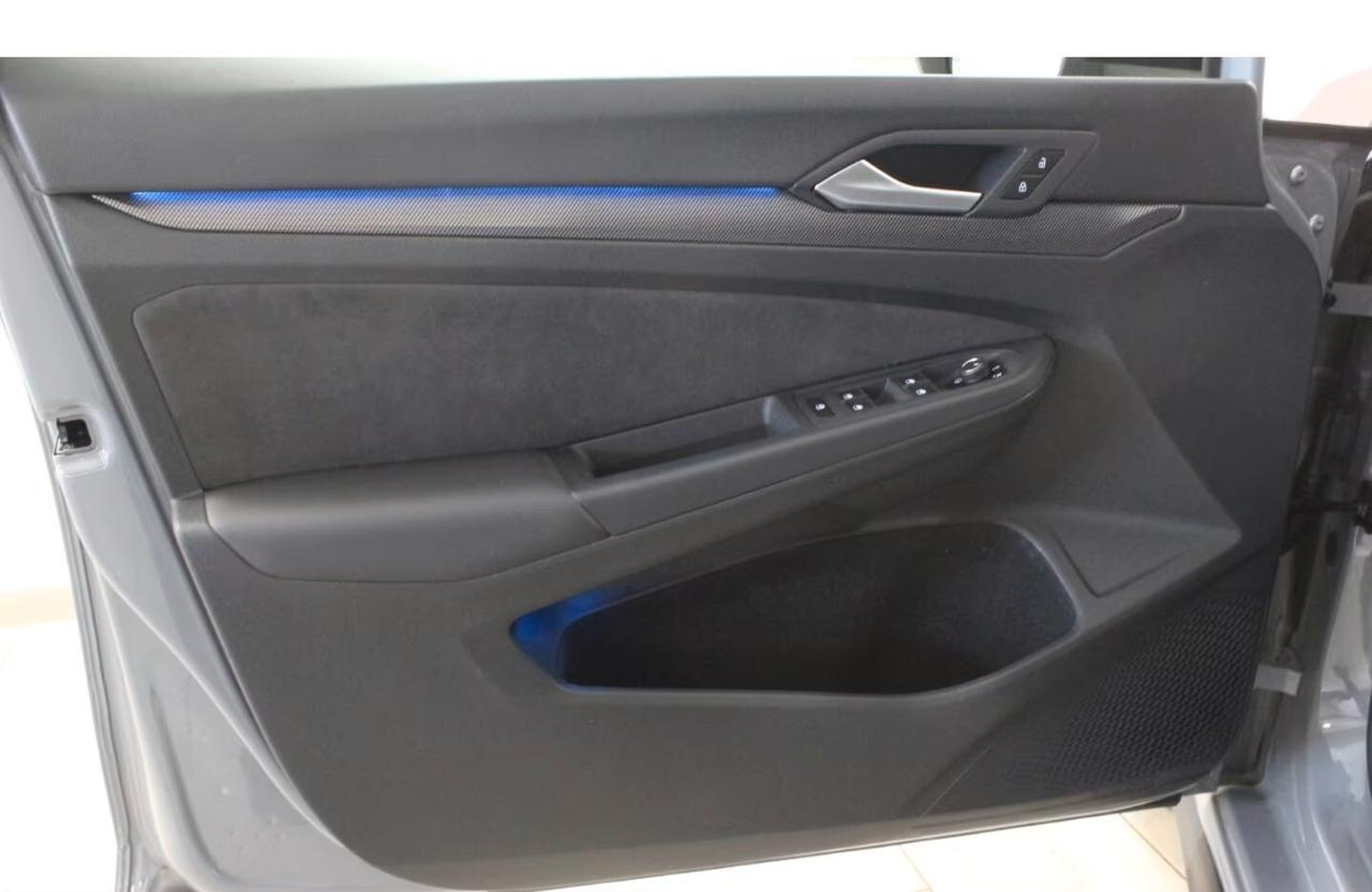 Volkswagen Golf GTI 2.0 TSI DSG 8.5 Black Style 19 AHK TETTO