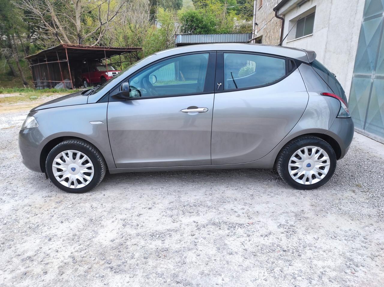 Lancia Ypsilon 1.2 69 CV 5 porte S&S Gold