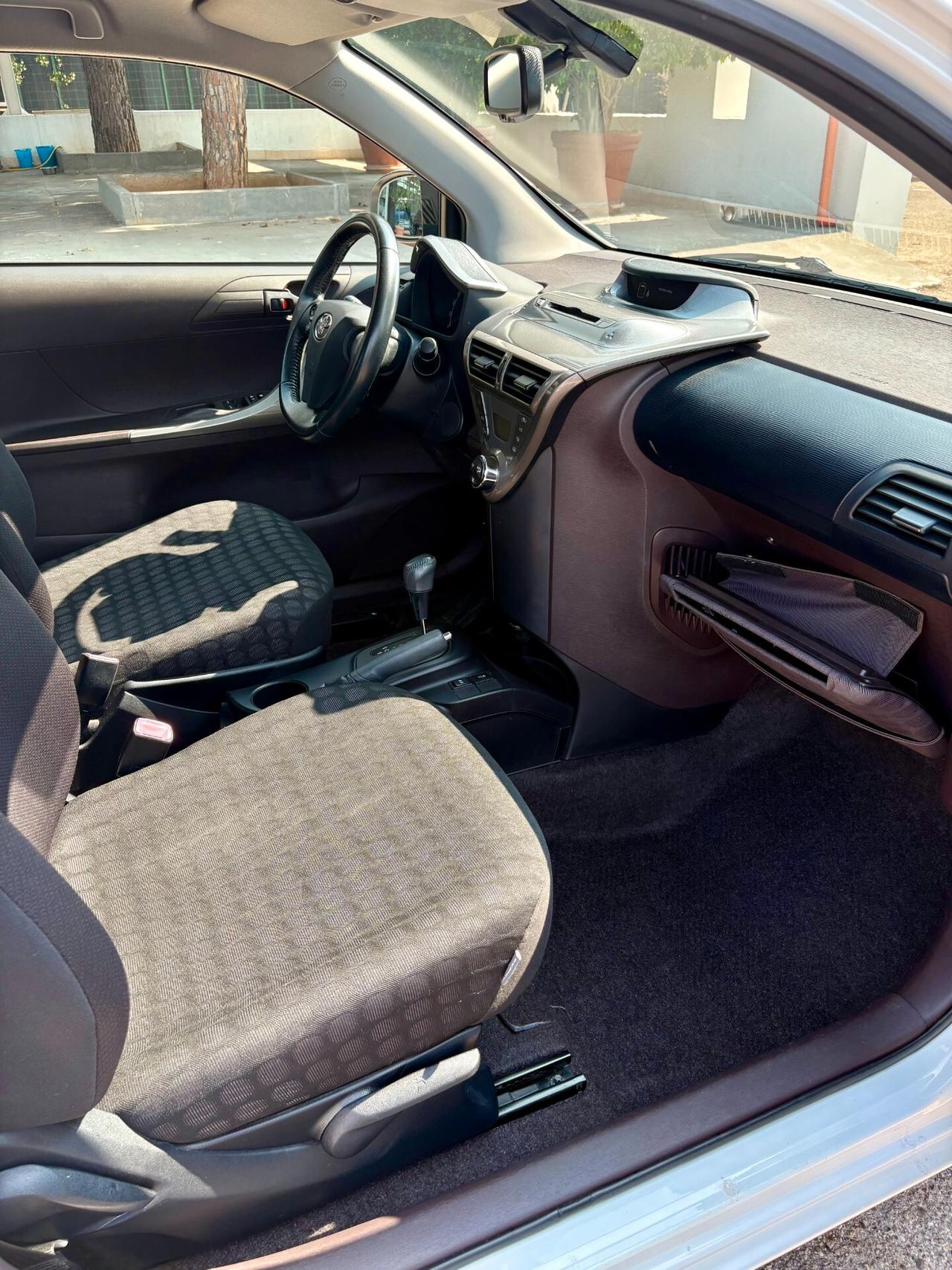 Toyota iQ 1.0 VVT-i