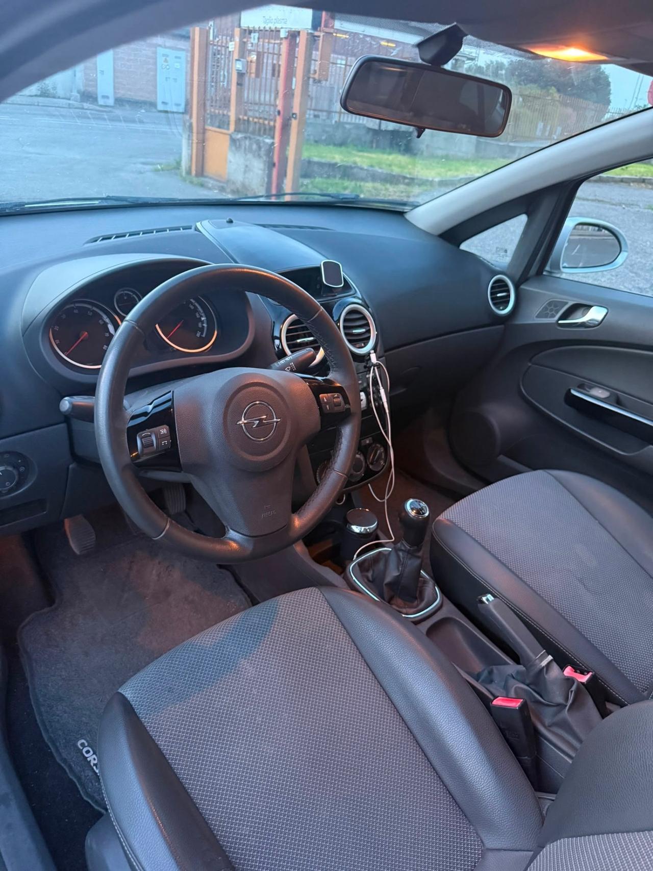 Opel Corsa 1.4 16V 5 porte Enjoy