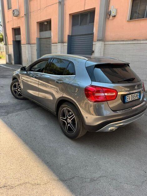 Mercedes-Benz GLA 200d Aut. *FULL OPT.* da VETRINA