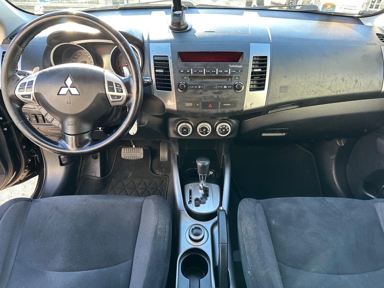 Mitsubishi Outlander 2.4 MIVEC Instyle 7 p.ti