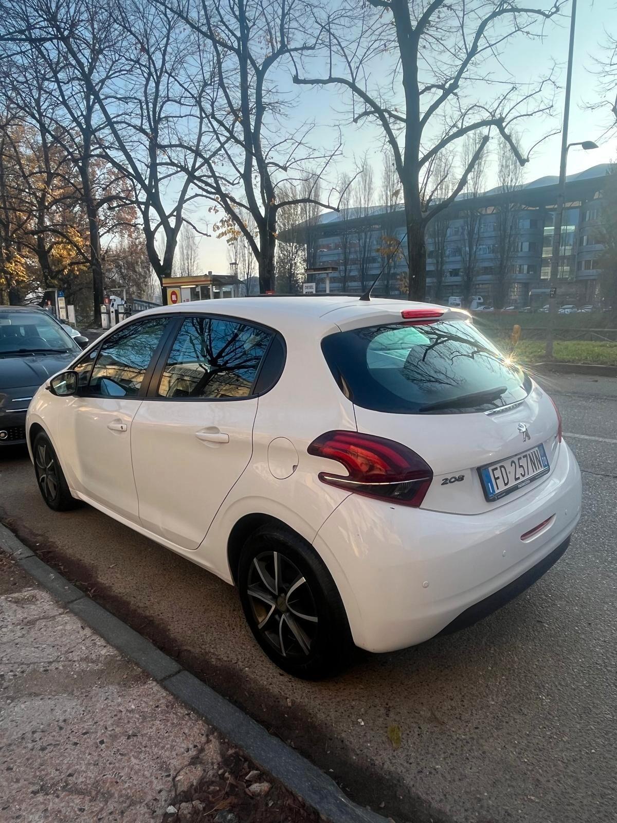 Peugeot 208 PureTech 82 5 porte Allure