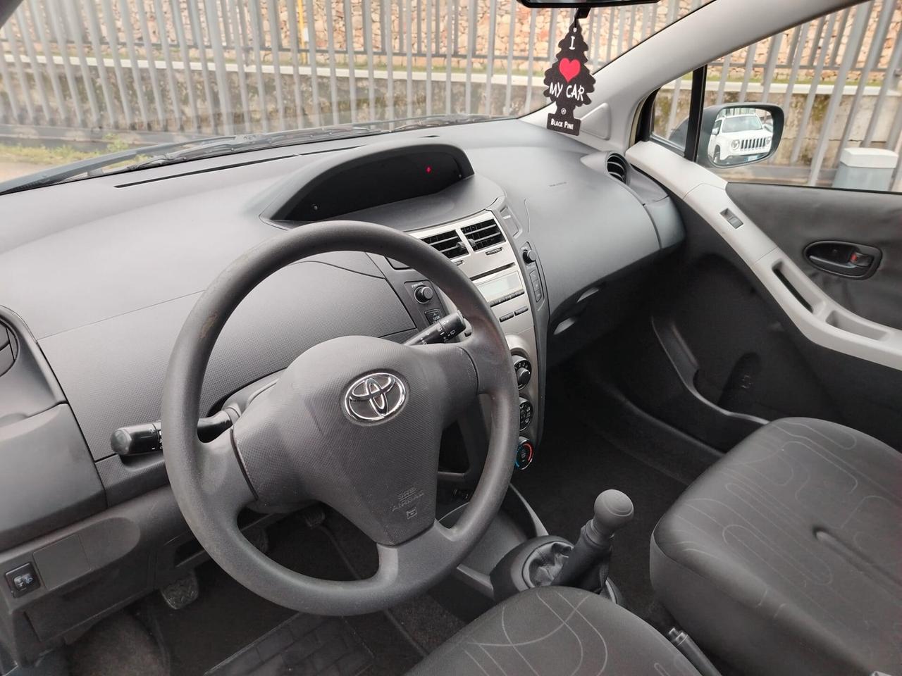 Toyota Yaris 1.0 5 porte Now
