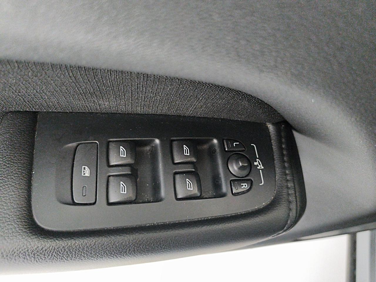 Volvo XC60 2.0 b4 Momentum Pro awd