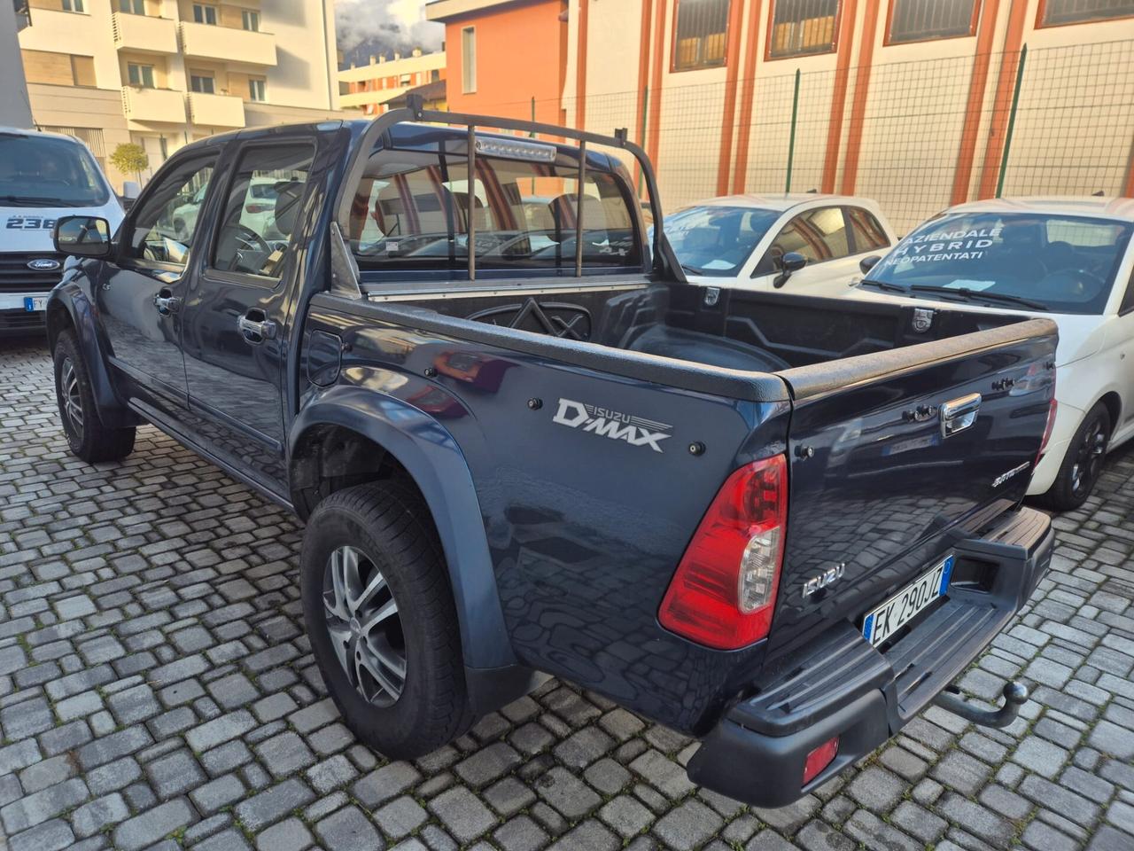 Isuzu D-Max 3.0 TD 4WD LS 5 posti - cambio automatico - gancio traino