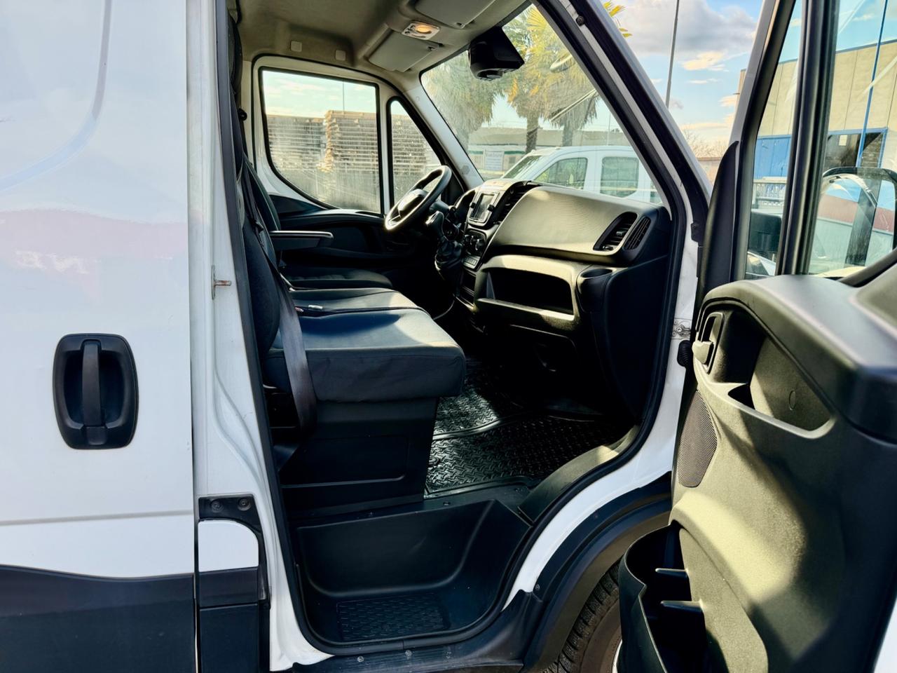 Iveco Daily- 2023 Cambio Automatico