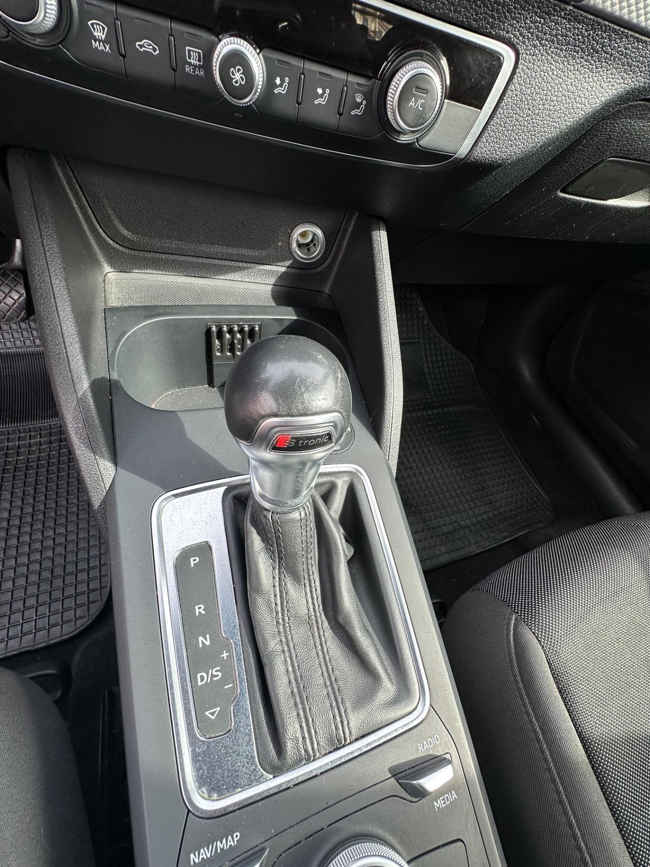 Audi Q2 30 TDI S tronic Identity Black