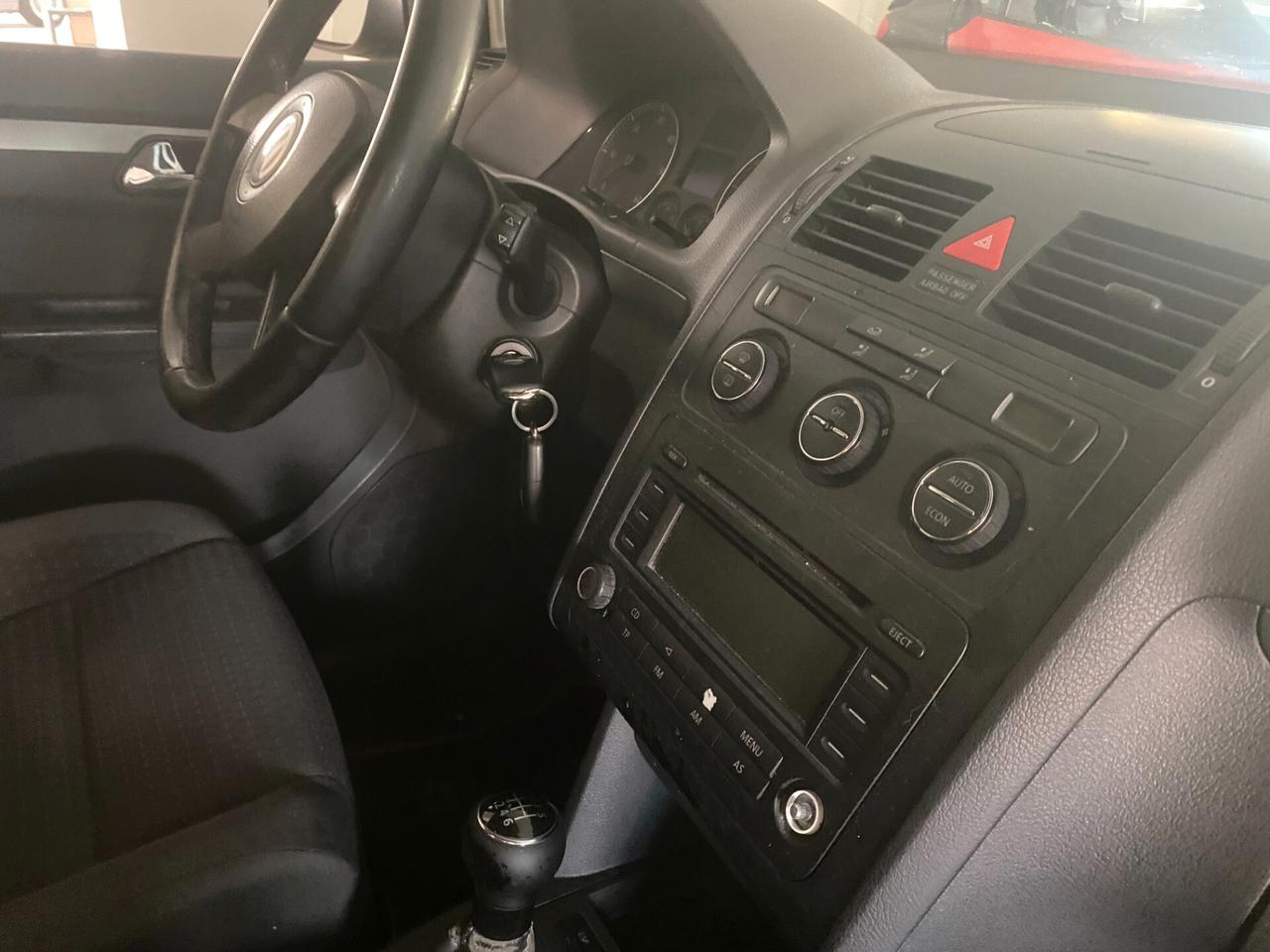 Volkswagen Touran 1.9 TDI 101CV Trendline anche pe NEOPATENTATI
