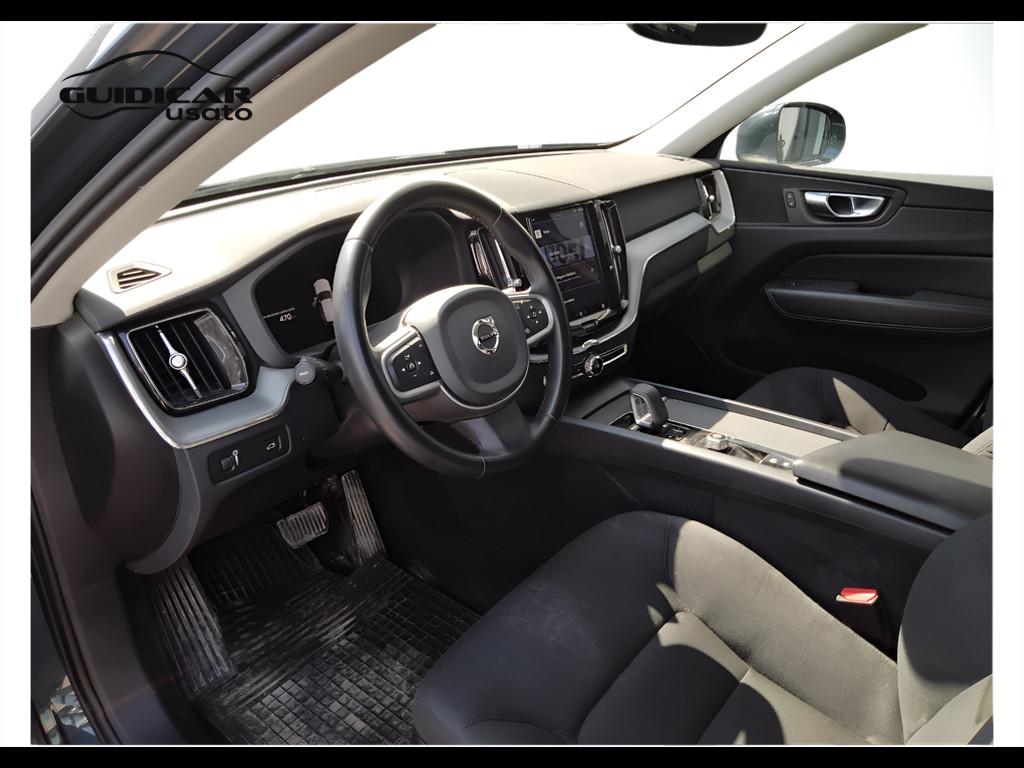 VOLVO XC60 II 2022 - XC60 2.0 b4 Momentum awd auto
