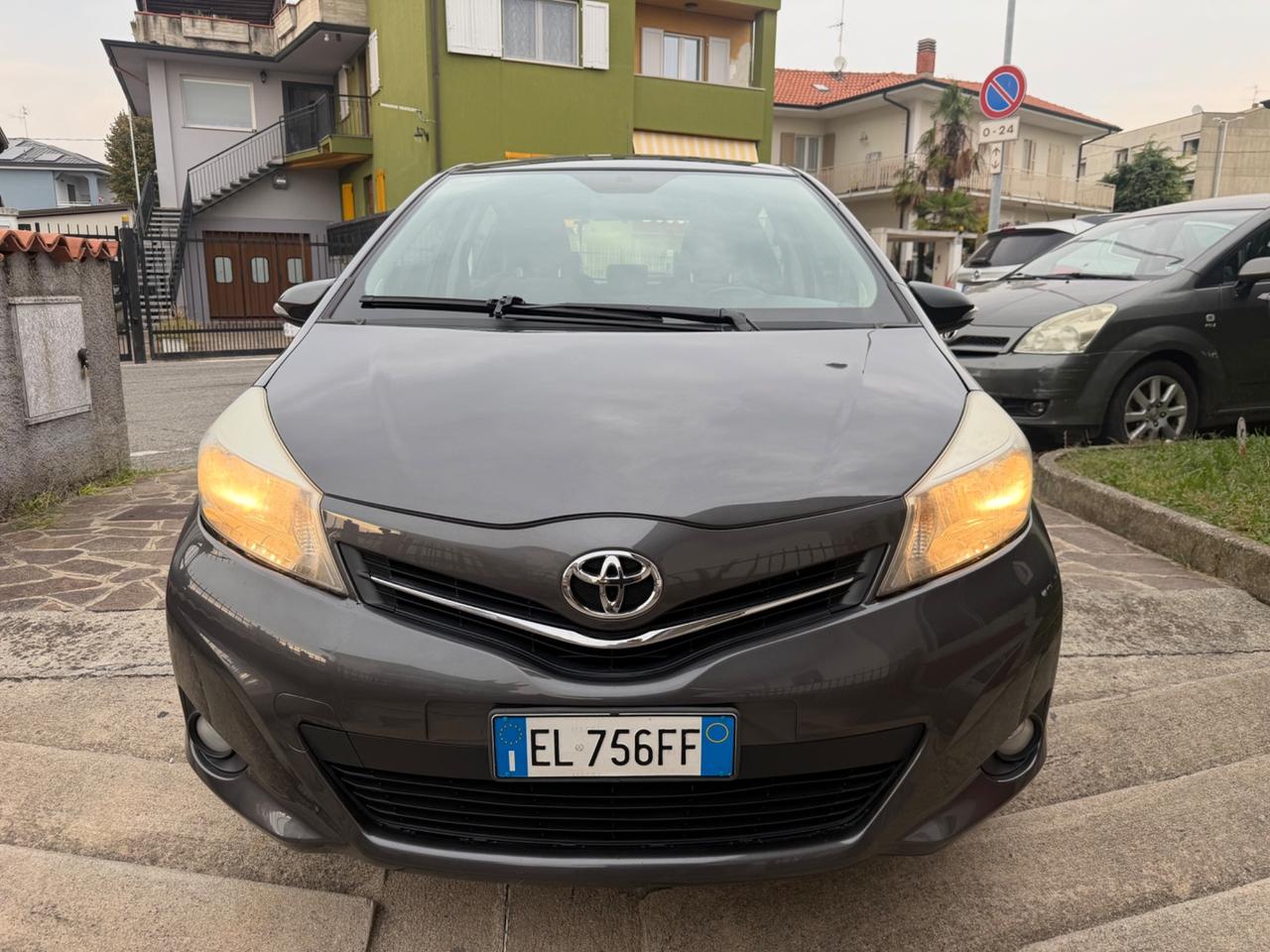 Toyota Yaris 1.3 3 porte Lounge CVT Stop & Start