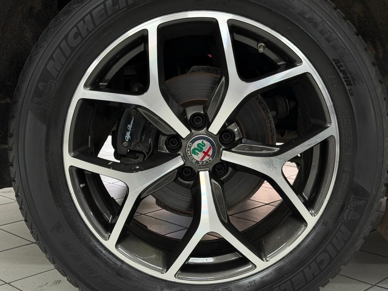 Alfa Romeo Stelvio 2.2 TD 190 CV EXECUTIVE CERCHI 19" APPENA TAGLIANDATA RETROCAMERA BLIND VETRI SCURI UNICO PROPRIETAR