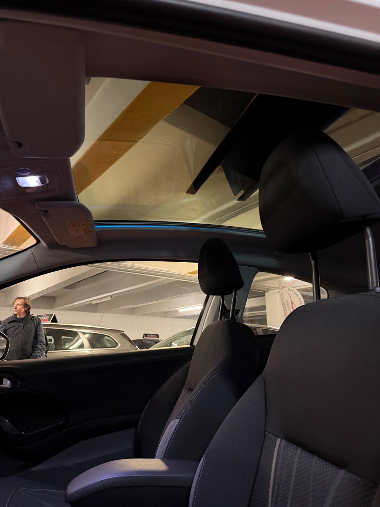 Peugeot 208 1.0 Neopatentati Euro 5b