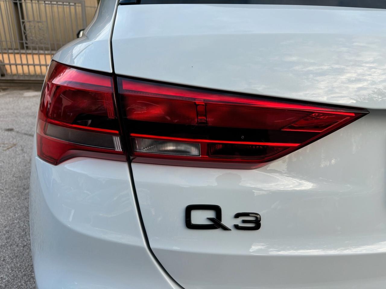 Audi Q3 35 TDI S tronic IDENTITY BLACK - SPORT