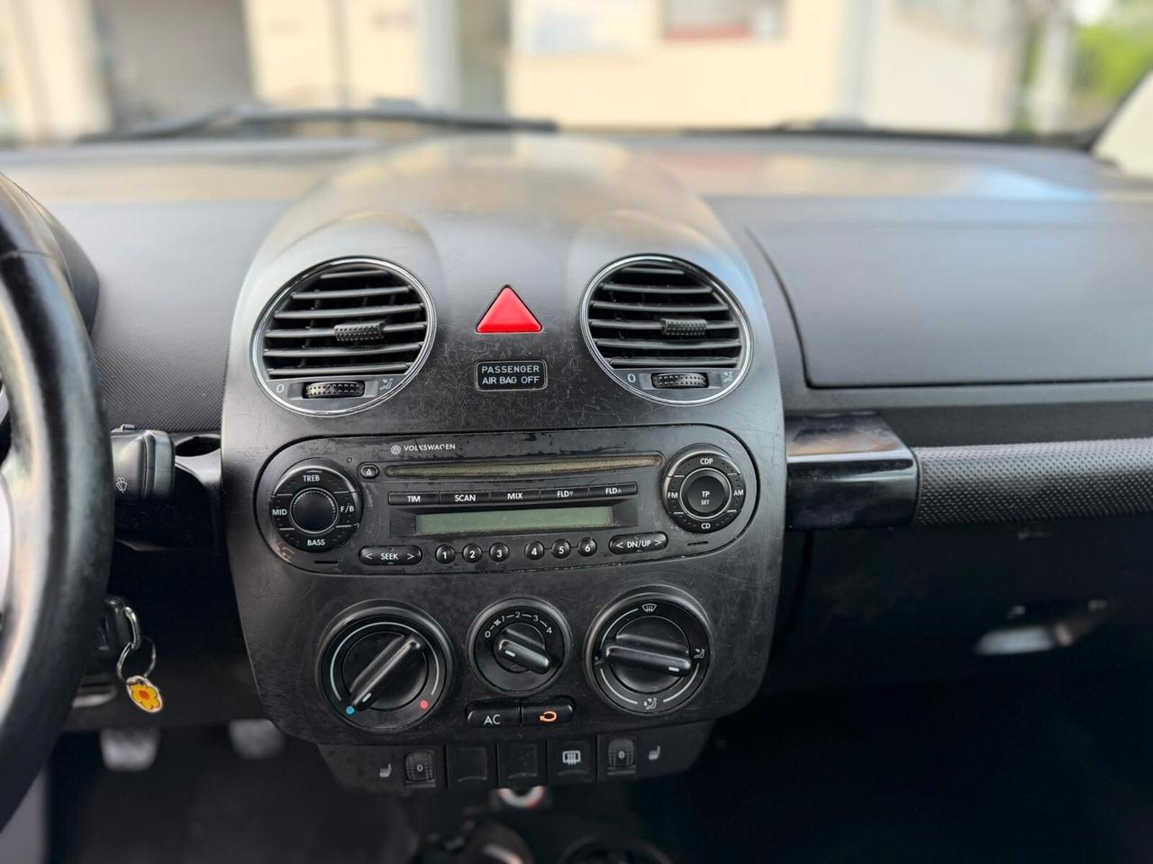 Volkswagen New Beetle 1.4 16V Cabrio