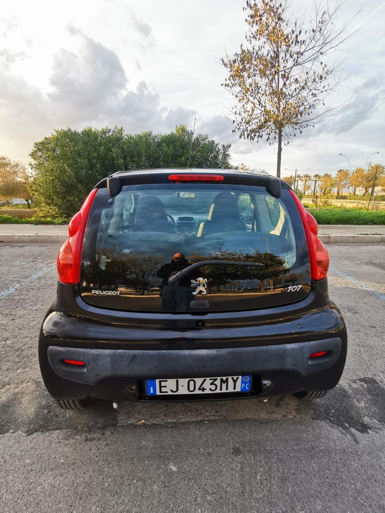 Peugeot 107 1.0 68CV 3p. Plaisir - 2011