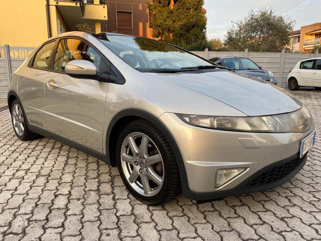 Honda Civic 5p 1.8 i-vtec Exclusive AUTOMATICA NEOPATENTATI