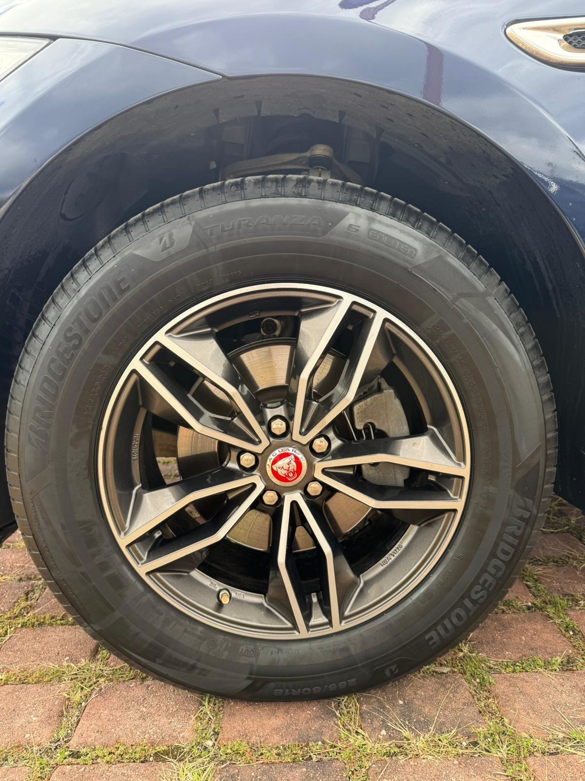 Jaguar F-Pace 2.0 D 180 CV AWD Pure