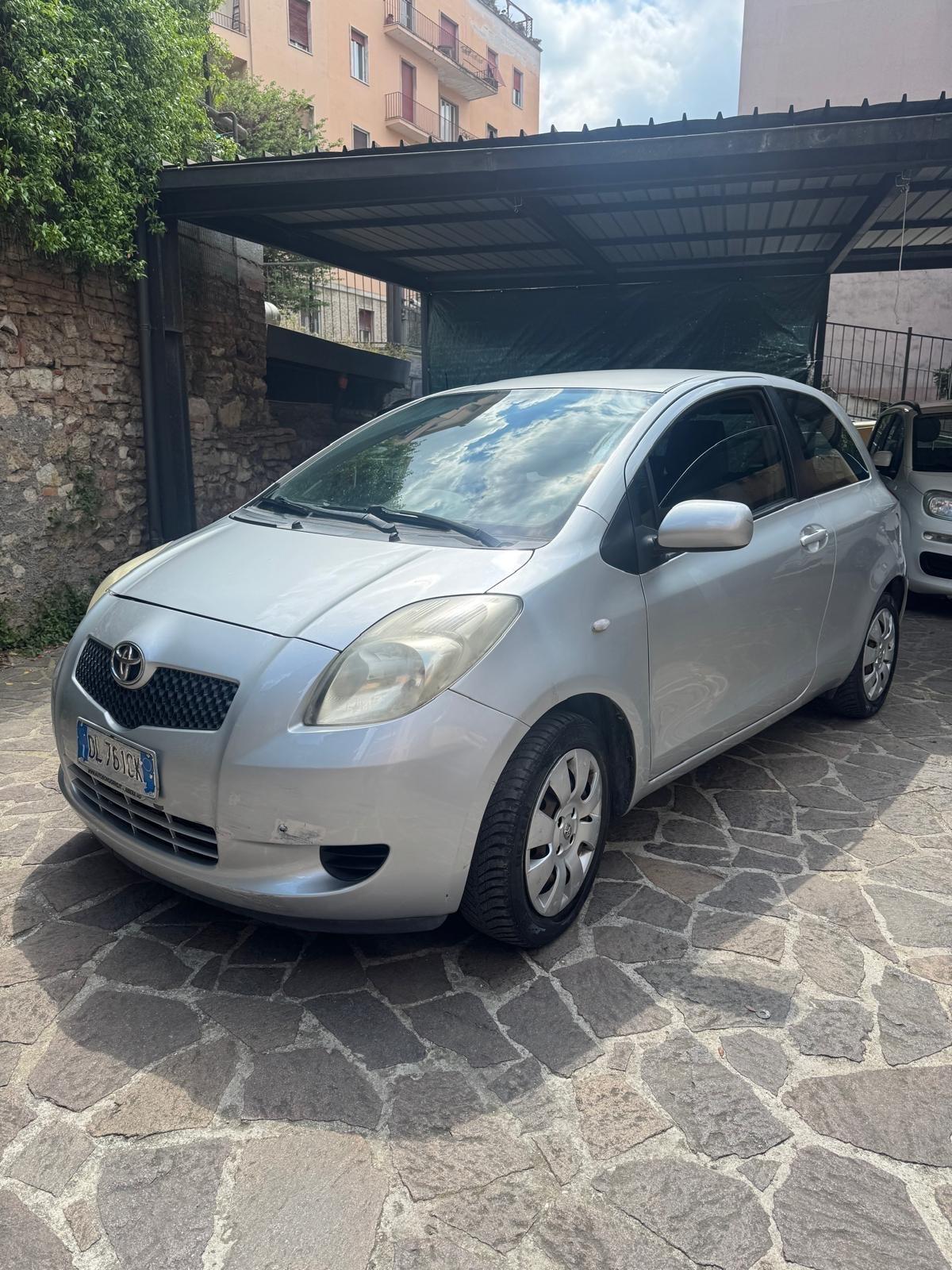 Toyota Yaris 1.0 3 porte Sol