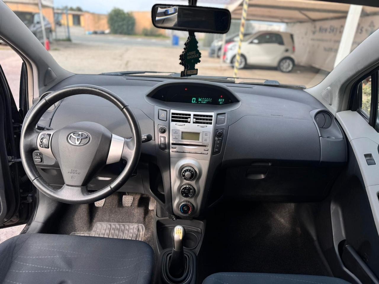 Toyota Yaris 1.0 5 porte Sol